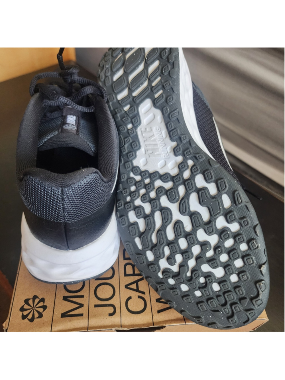 Women's Nike Revolution 6 NN Sneakers Black White Size 9 - Picture 3 of 3